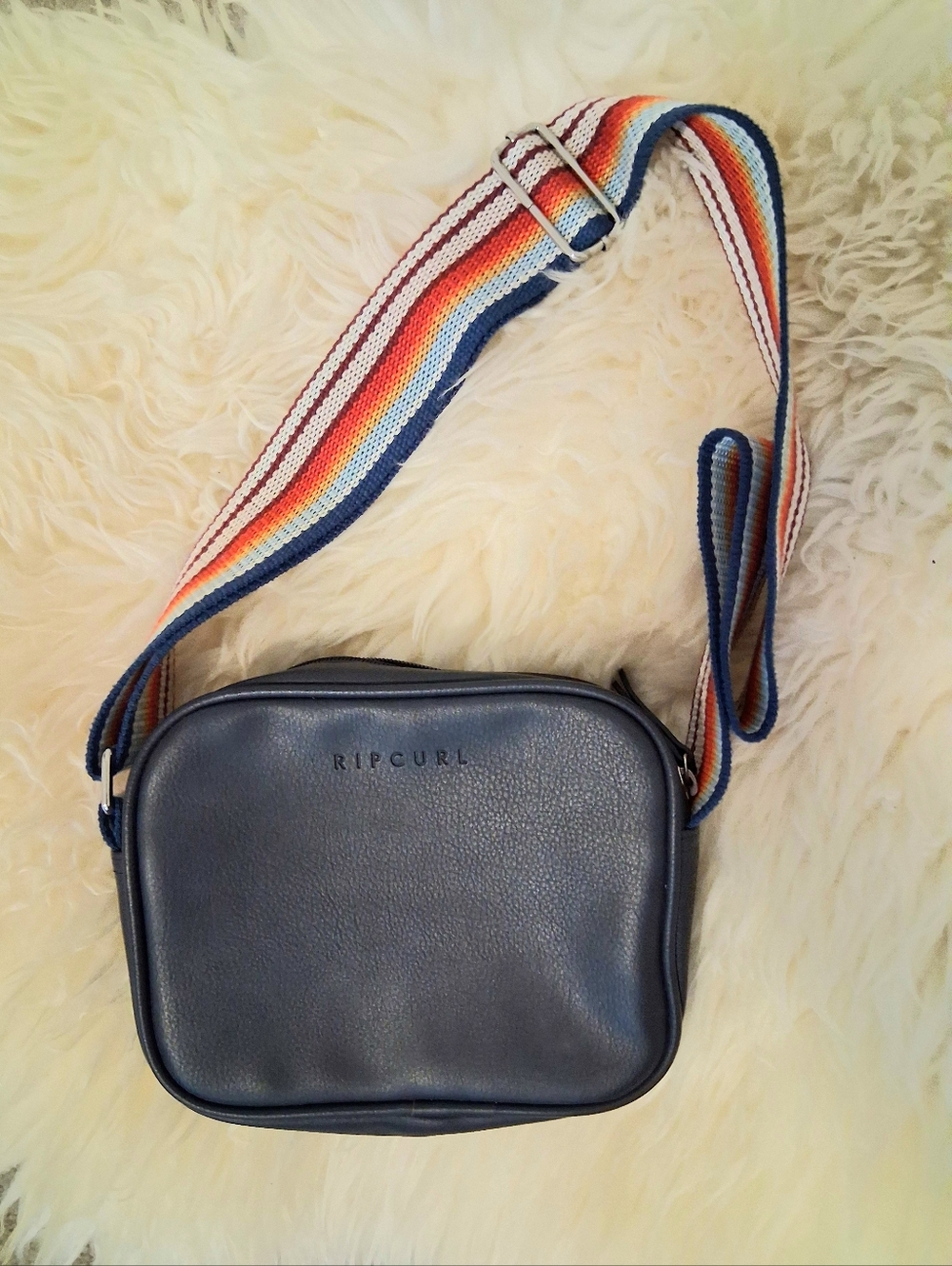 Retro Rip Curl Dark Blue and White Striped Lined Bag Interior